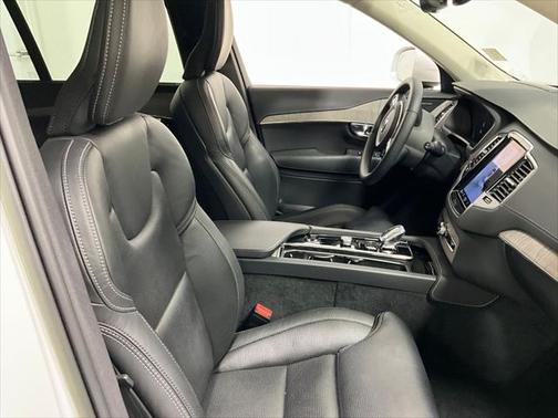 2023 Volvo XC90 Recharge Plug-In Hybrid T8 Ultimate Bright Theme 7-Seater