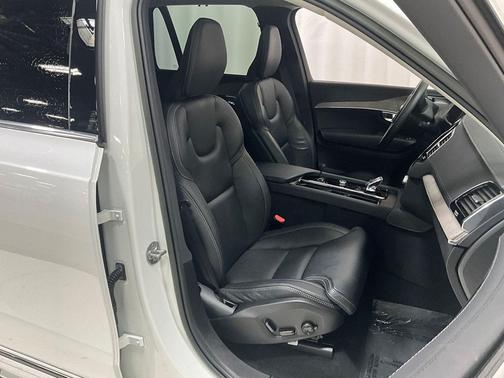 2023 Volvo XC90 Recharge Plug-In Hybrid T8 Ultimate Bright Theme 7-Seater