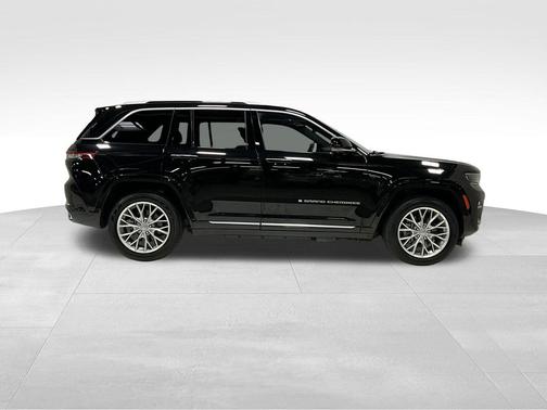 2022 Jeep Grand Cherokee Summit