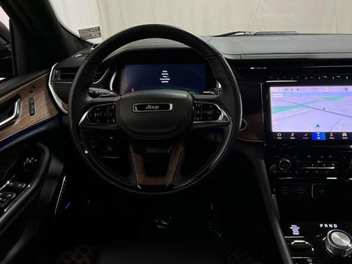 2022 Jeep Grand Cherokee Summit