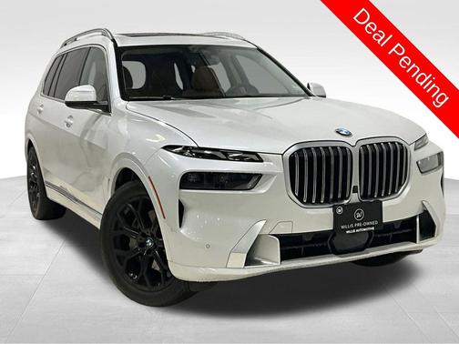 Mineral White Metallic 2024 BMW X7 xDrive40i