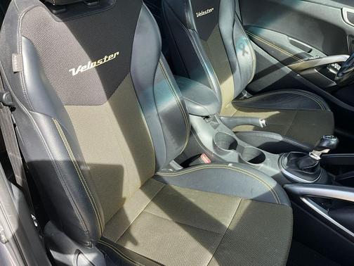 2016 Hyundai Veloster Base