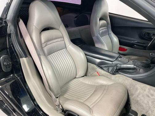 2001 Chevrolet Corvette Base