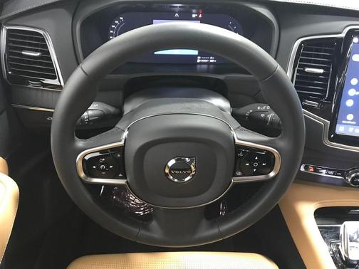 Crystal White Metallic 2024 Volvo XC90 Recharge Plug-In Hybrid T8 Ultimate Bright Theme 7-Seater