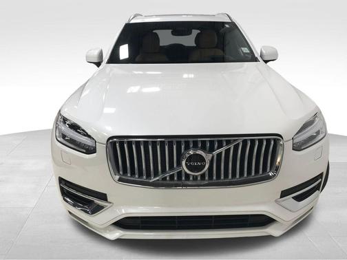 Crystal White Metallic 2024 Volvo XC90 Recharge Plug-In Hybrid T8 Ultimate Bright Theme 7-Seater