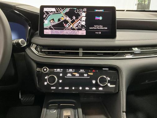 2025 INFINITI QX60 SENSORY