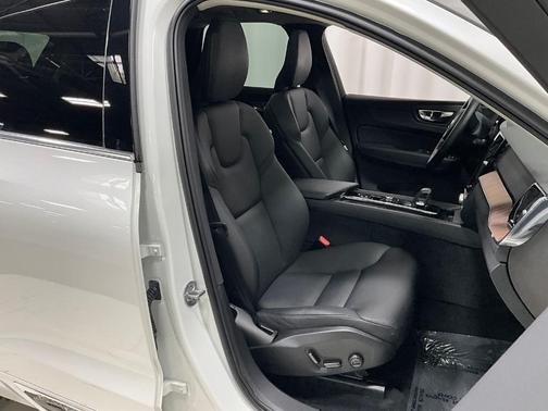 2022 Volvo XC60 Recharge Plug-In Hybrid T8 Inscription Expression
