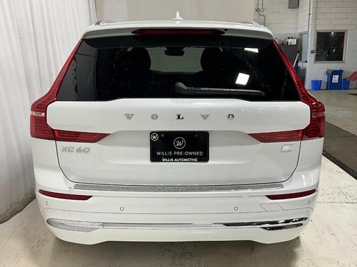 2022 Volvo XC60 Recharge Plug-In Hybrid T8 Inscription Expression