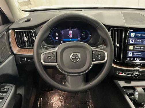 2022 Volvo XC60 Recharge Plug-In Hybrid T8 Inscription Expression