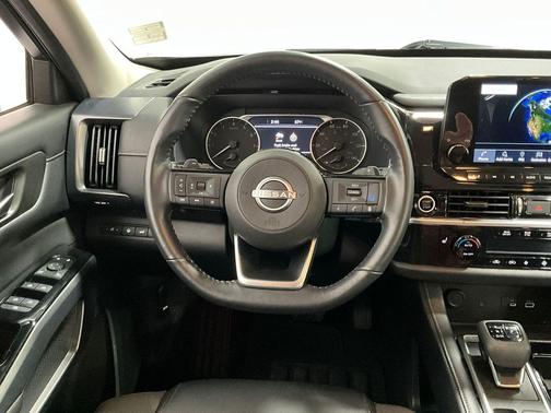 2023 Nissan Pathfinder SL 4WD