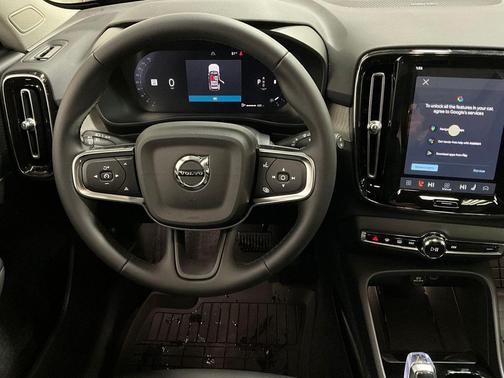 2026 Volvo XC40 Ultra, B5 AWD Gas (mild hybrid), Dark