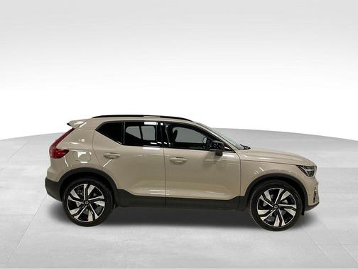 2026 Volvo XC40 Ultra, B5 AWD Gas (mild hybrid), Dark