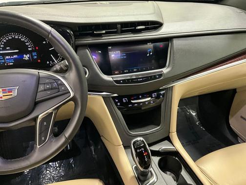 2018 Cadillac XT5 Premium Luxury