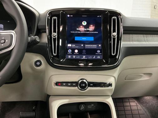2026 Volvo XC40 B5 Ultra