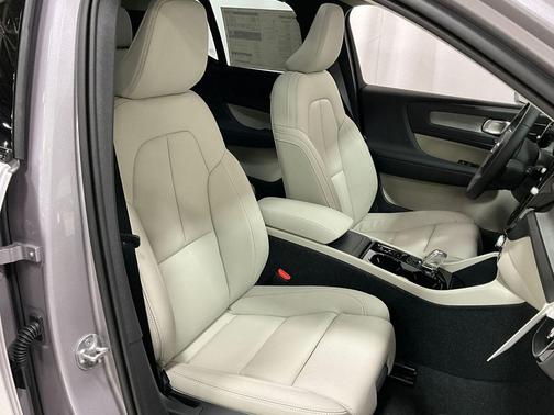 2026 Volvo XC40 B5 Ultra