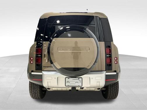 2025 Land Rover Defender 110 P400 S