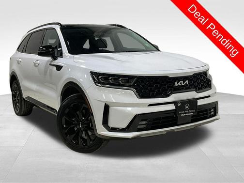 Glacial White Pearl 2023 Kia Sorento SX