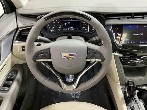 Crystal White Tricoat 2025 Cadillac XT6 Premium Luxury AWD