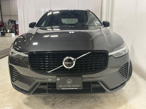 2022 Volvo XC60 B5 R-Design