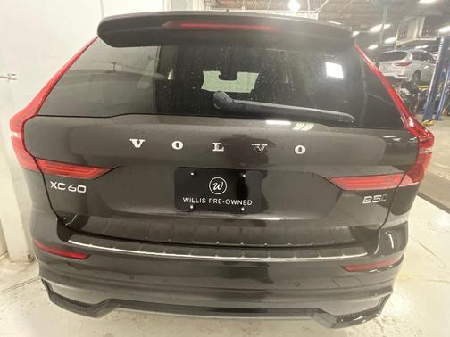 2022 Volvo XC60 B5 R-Design