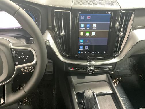 2022 Volvo XC60 B5 R-Design