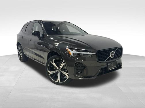 2022 Volvo XC60 B5 R-Design