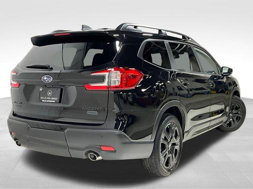 Crystal Black Silica 2025 Subaru Ascent Onyx Edition Touring 7-Passenger