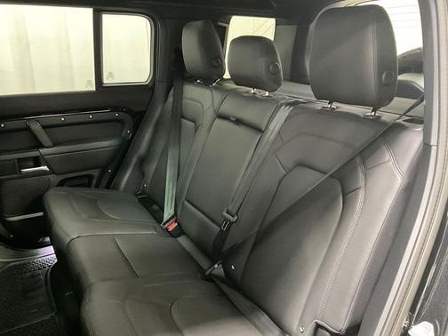 2025 Land Rover Defender 110 P300