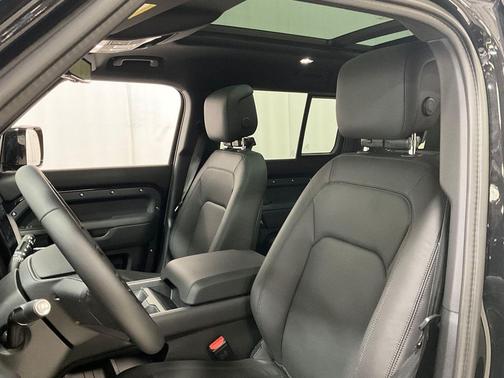 2025 Land Rover Defender 110 P300