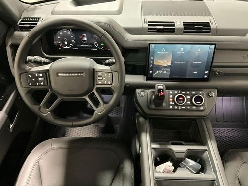 2025 Land Rover Defender 110 P300