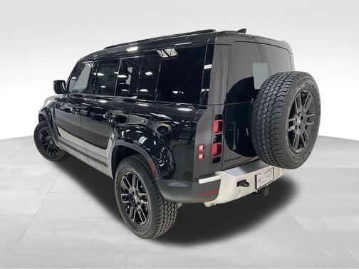 2025 Land Rover Defender 110 P300