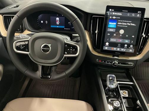 2026 Volvo XC60 B5 Plus