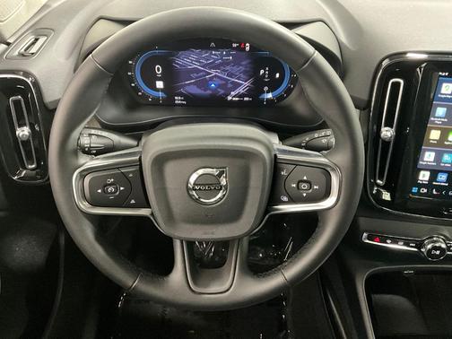2024 Volvo XC40 B5 Ultimate Bright Theme