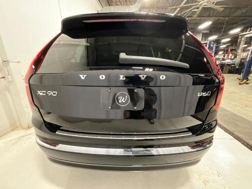 2025 Volvo XC90 B6 Ultra