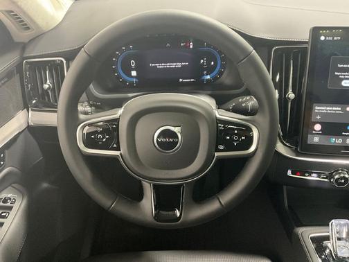 2025 Volvo XC90 B6 Ultra