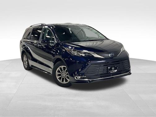 2021 Toyota Sienna XLE 7 Passenger