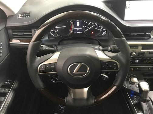 Mica 2018 Lexus ES 350 Base