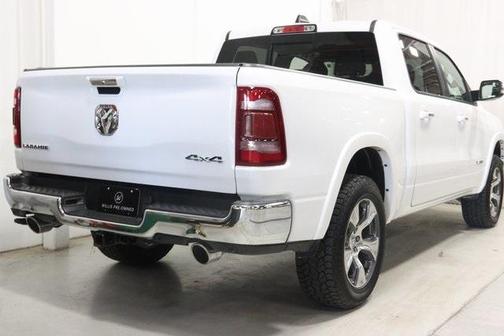 Photo 3 of 36 of 2019 RAM 1500 Laramie