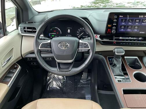 2024 Toyota Sienna XLE