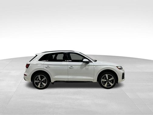 Ibis White 2023 Audi Q5 45 S line Premium Plus