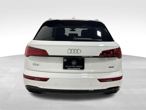Ibis White 2023 Audi Q5 45 S line Premium Plus