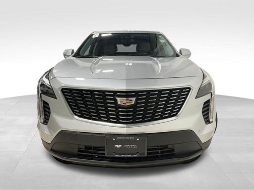 Radiant Silver Metallic 2021 Cadillac XT4 Luxury