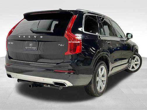 2021 Volvo XC90 T6 Momentum