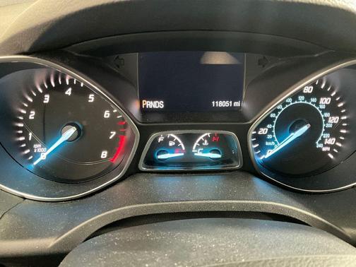 White Platinum 2013 Ford Escape SE