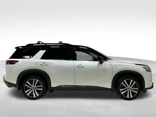 2024 Nissan Pathfinder Platinum 4WD