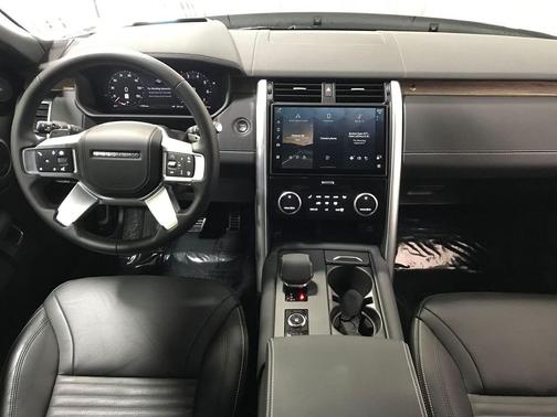 Santorini Black Metallic 2025 Land Rover Discovery P300 Dynamic SE