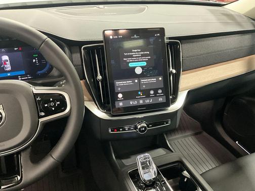 2025 Volvo XC90 Plug-In Hybrid T8 Plus 7-Seater