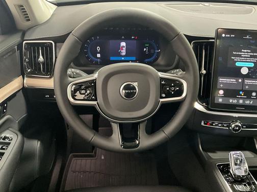 2025 Volvo XC90 Plug-In Hybrid T8 Plus 7-Seater