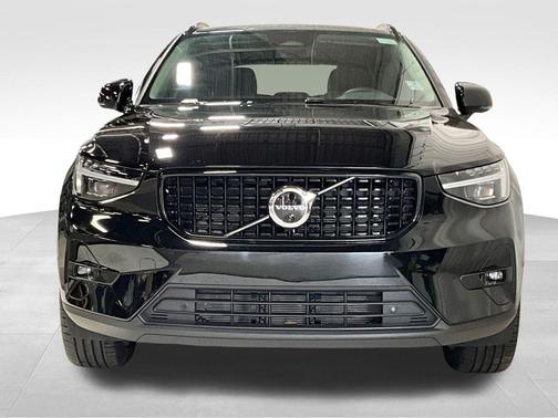 Onyx Black 2026 Volvo XC40 Plus, B5 AWD Gas (mild hybrid), Dark