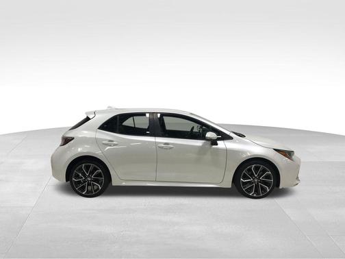 Blizzard Pearl 2019 Toyota Corolla XSE